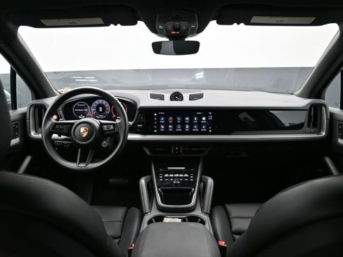 Used 2024 Porsche Cayenne image 19