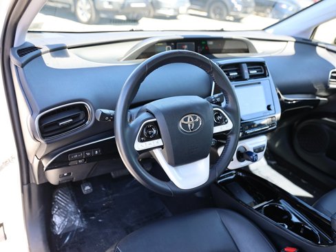 Used 2017 Toyota Prius Four image 3