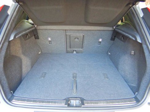 Used 2025 Volvo XC40 B5 Plus image 16