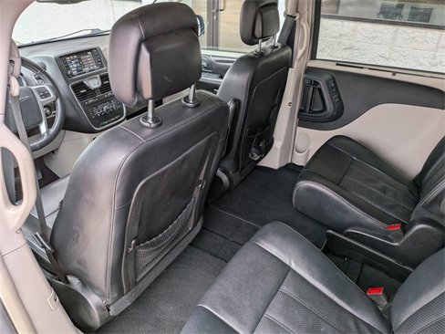Used 2015 Chrysler Town & Country Touring-L w/ Driver Convenience Group image 23