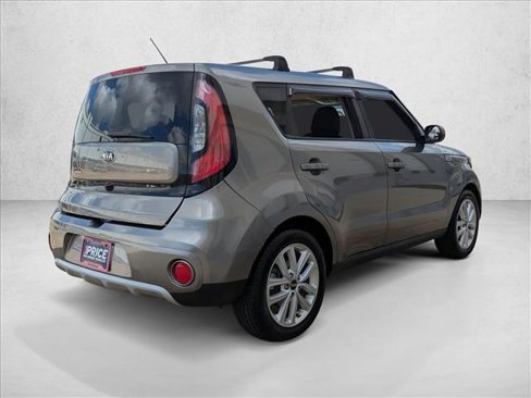 Used 2018 Kia Soul + image 5