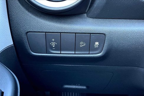 Used 2022 Hyundai Kona SEL image 35