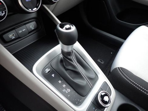 New 2025 Hyundai Venue SEL image 36