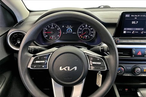 Used 2022 Kia Forte LXS image 5