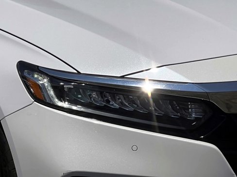 Certified 2018 Honda Accord Touring image 7