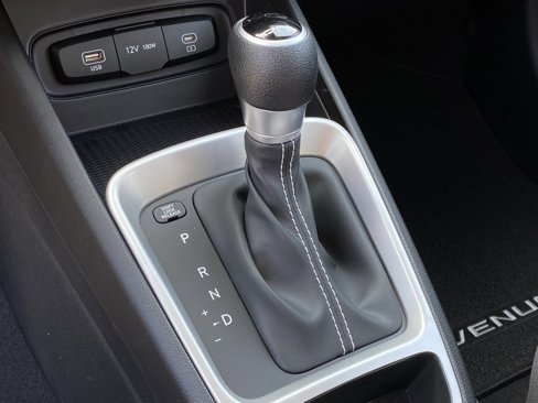 New 2025 Hyundai Venue SE image 16