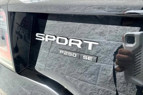 Used 2020 Land Rover Discovery Sport SE image 9