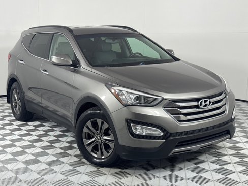 Used 2013 Hyundai Santa Fe AWD image 2