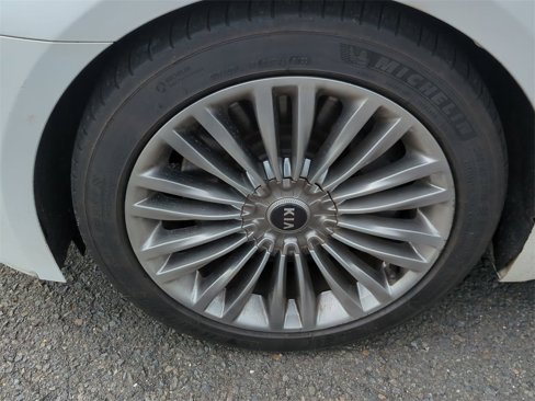 Used 2019 Kia K900 Luxury image 9