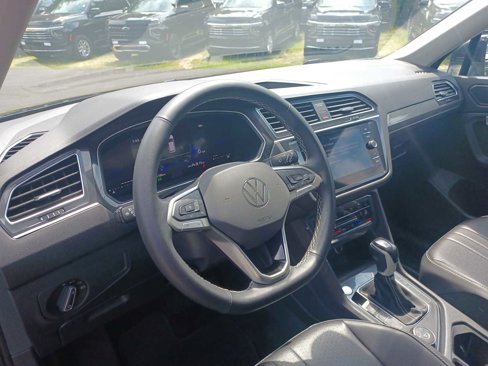 Used 2024 Volkswagen Tiguan SE image 8
