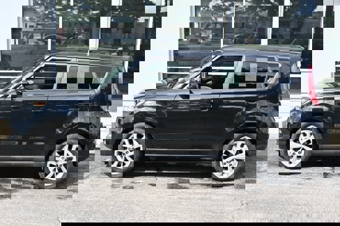 Used 2017 Kia Soul + image 20