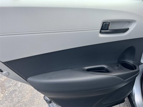 Used 2025 Toyota Corolla Cross L image 18