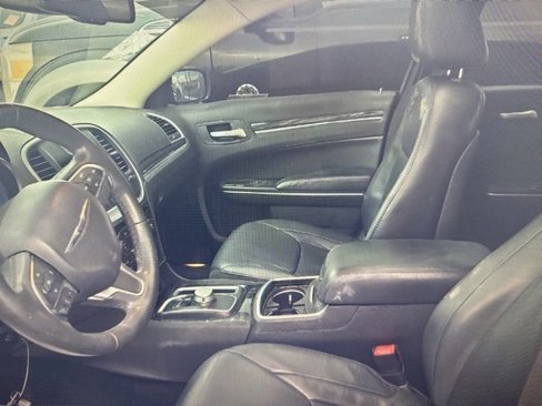 Used 2016 Chrysler 300 Limited image 7