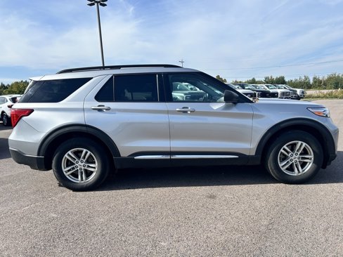 Certified 2021 Ford Explorer XLT w/ Equipment Group 202A image 6
