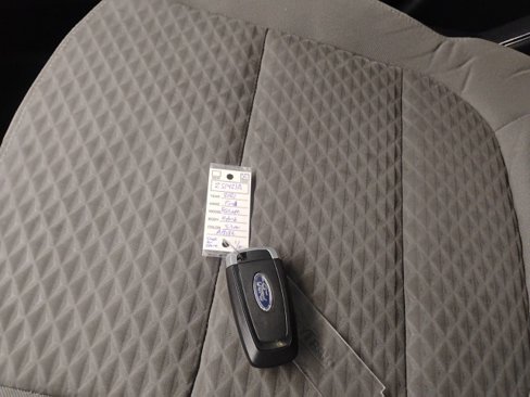 Used 2021 Ford Escape SE w/ SE Sport Appearance Package image 31
