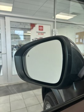 Used 2022 Nissan Rogue S image 5