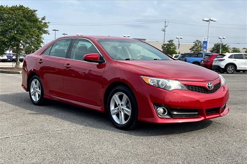 Used 2014 Toyota Camry L image 2