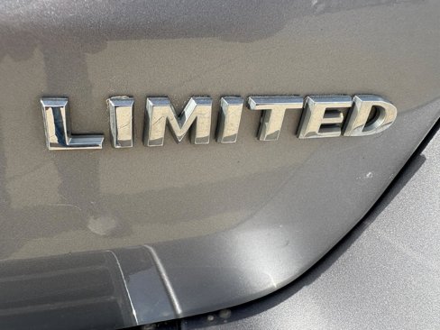 Used 2018 Jeep Grand Cherokee Limited image 16