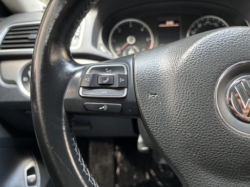 Used 2014 Volkswagen Passat TDI SE image 16