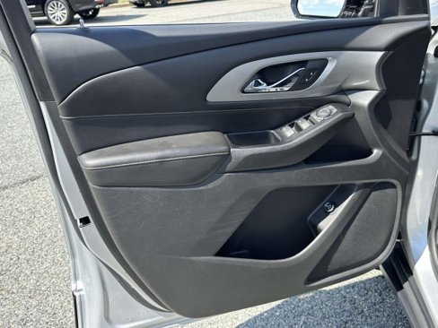 Used 2018 Chevrolet Traverse LT image 16