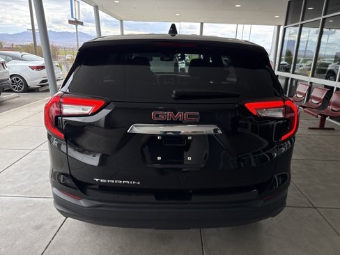 Used 2024 GMC Terrain SLE image 5