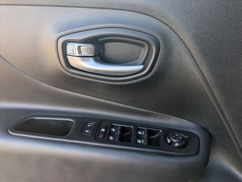Used 2017 Jeep Renegade Altitude image 15