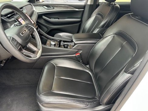 Used 2023 Jeep Grand Cherokee Limited w/ Black Appearance Package image 14