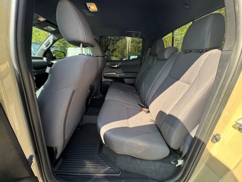 Used 2018 Toyota Tacoma TRD Sport image 20