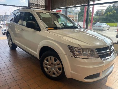 Used 2019 Dodge Journey SE image 1