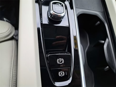 Used 2022 Volvo XC60 B5 Inscription w/ Climate Package image 15