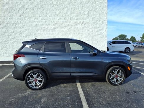 Used 2021 Kia Seltos SX w/ SX Sunroof Package image 2