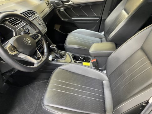 Used 2024 Volkswagen Tiguan SE image 19