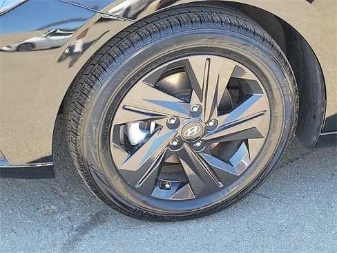 Used 2023 Hyundai Elantra SEL w/ Preferred Accessory Package image 18