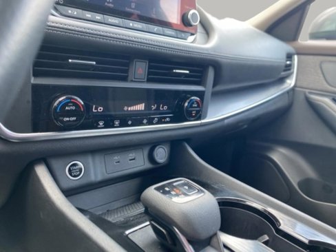 Used 2023 Nissan Rogue SV image 25