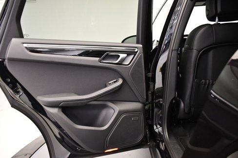 Certified 2025 Porsche Macan Turbo image 42