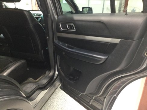 Used 2017 Ford Explorer XLT w/ Equipment Group 202A image 14