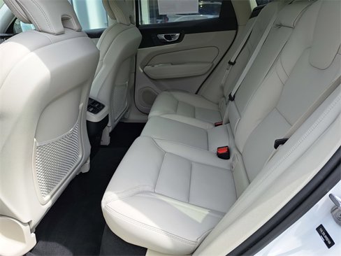 Used 2022 Volvo XC60 B5 Inscription w/ Climate Package image 23
