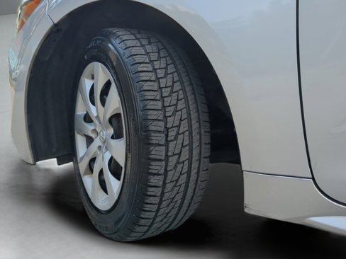 Used 2021 Toyota Corolla LE image 61