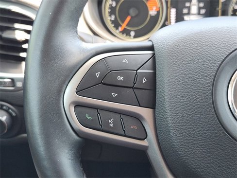 Used 2019 Jeep Cherokee Latitude Plus w/ Comfort/Convenience Group image 27