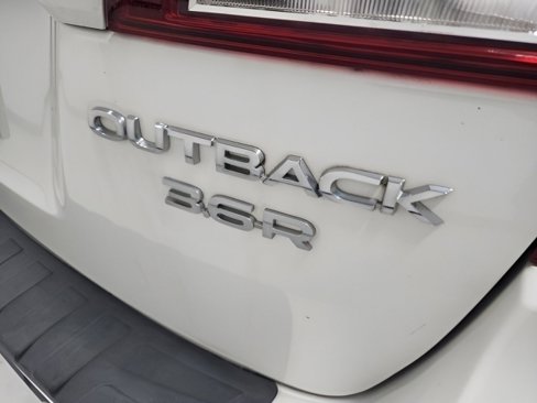 Used 2017 Subaru Outback 3.6R Limited image 15