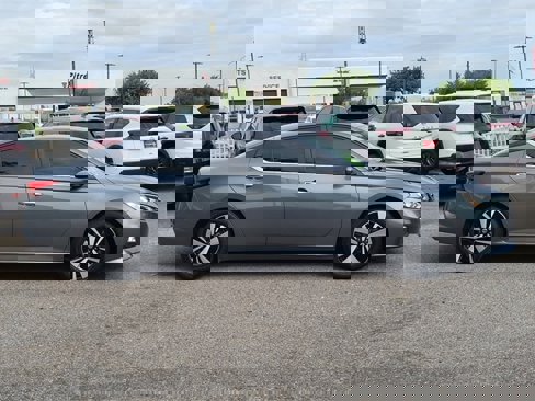 Used 2021 Nissan Altima 2.5 SV image 2