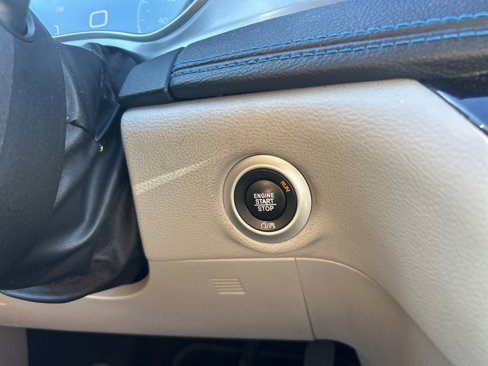 Used 2021 Chrysler Pacifica Touring-L image 32