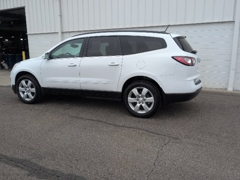 Used 2017 Chevrolet Traverse LT w/ Style and Technology Package image 4