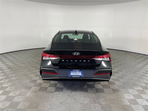 New 2025 Hyundai Elantra SE image 20