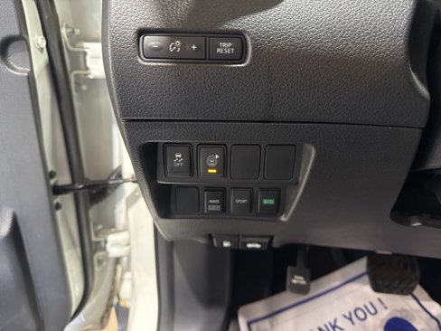 Used 2017 Nissan Rogue SV image 18