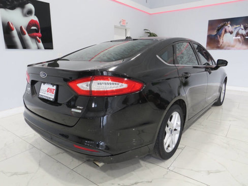 Used 2014 Ford Fusion SE image 3