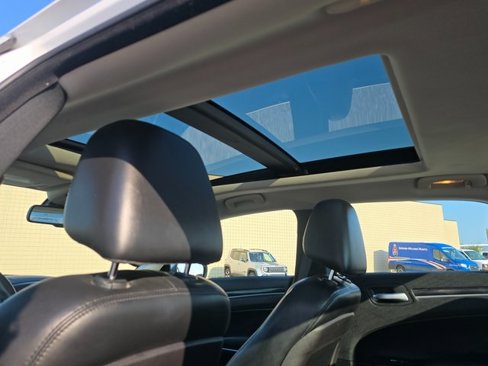 Used 2016 Chrysler 300 Limited image 15