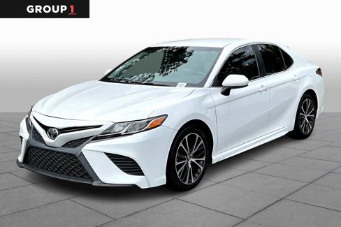 Certified 2018 Toyota Camry SE image 1