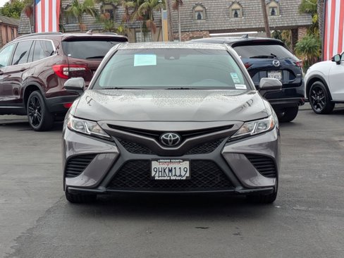 Used 2020 Toyota Camry SE image 2