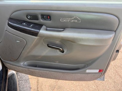 Used 2001 GMC Yukon XL Denali image 19